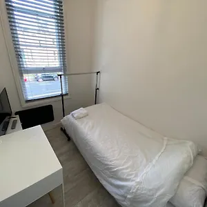 Small Single Walking Distance To Station , Brighton United Kingdom