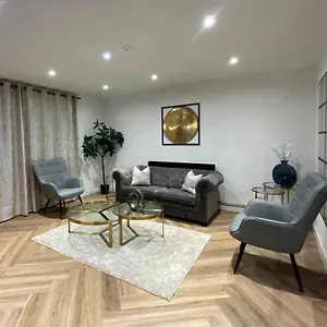Bella-ruiz For Your Perfect Staycation , London United Kingdom