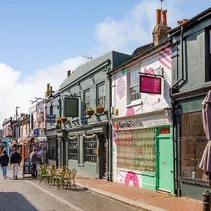 Trendy 1 Bed Flat With Roof Terrace , Brighton United Kingdom